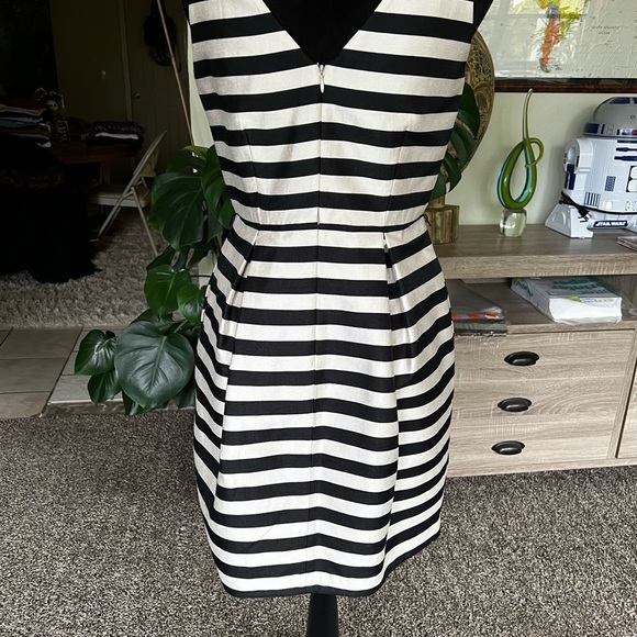 White House / Black Market mini dress - Picture 4 of 10